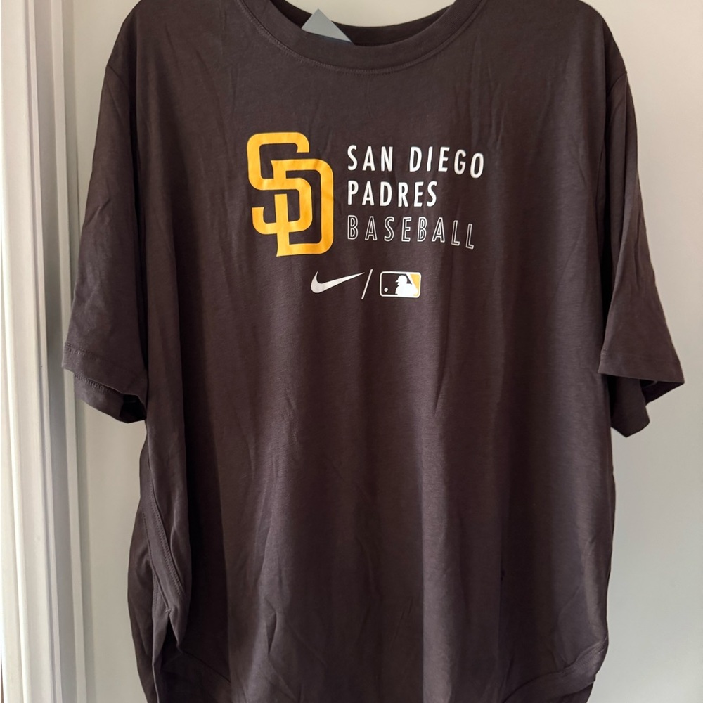 Women’s Nike San Diego Padres Brown T-Shirt Size XL Loose Fitting